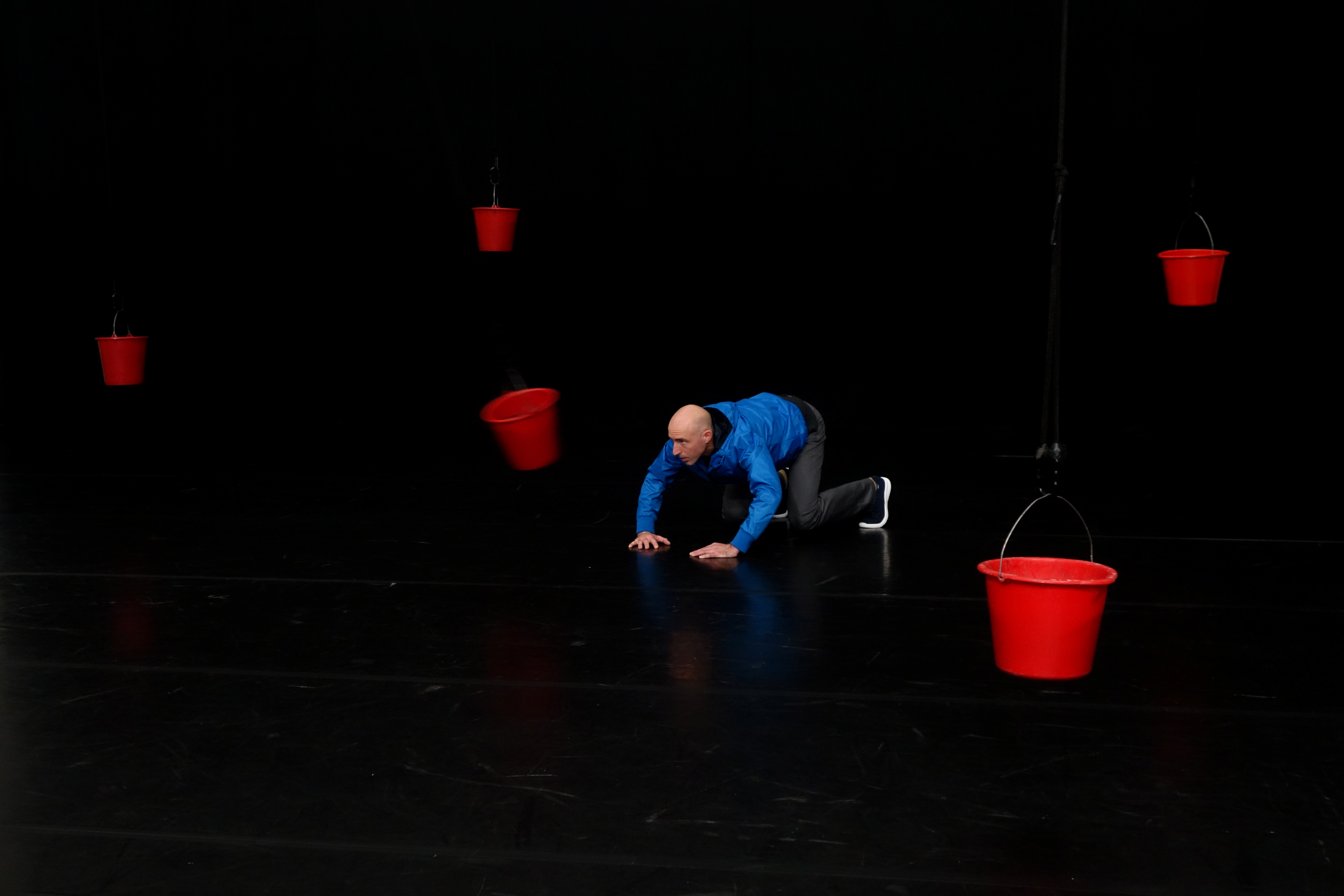 Performance, Of balls, books and hats - Julien Prévieux, Actoral